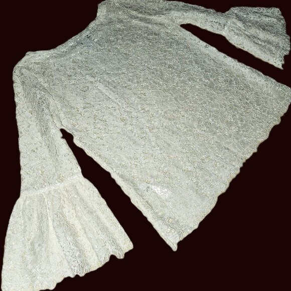 WHBM WHITE LACE TOP WITH BELL SLEEVES FEATURING EYELASH FRINGE DETAIL SIZE 00 - Picture 2 of 13